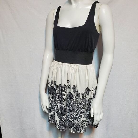 A-List Black & White Floral Dress (Medium) - Picture 1 of 5